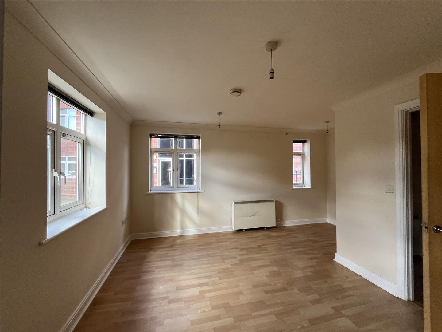 Woodville Ct, Coventry Road, (Handy for Rail Station!) Warwick 6